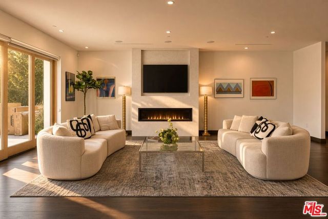 2408 Castle Heights Avenue, Los Angeles, CA 90034