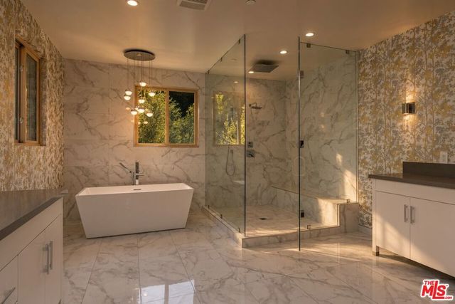 2408 Castle Heights Avenue, Los Angeles, CA 90034