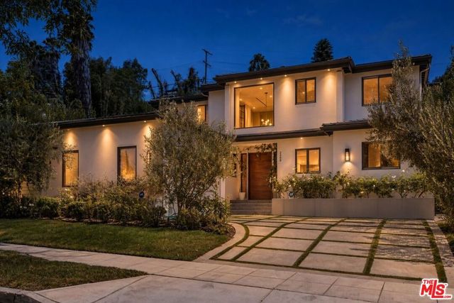 2408 Castle Heights Avenue, Los Angeles, CA 90034