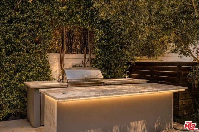 2408 Castle Heights Avenue, Los Angeles, CA 90034