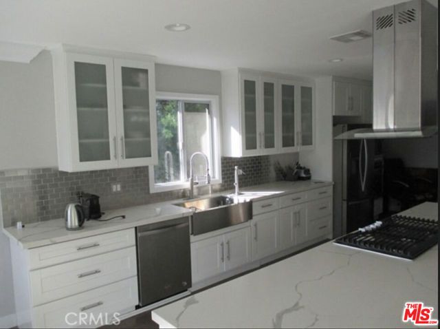 6008 S Chariton Avenue, Los Angeles, CA 90056