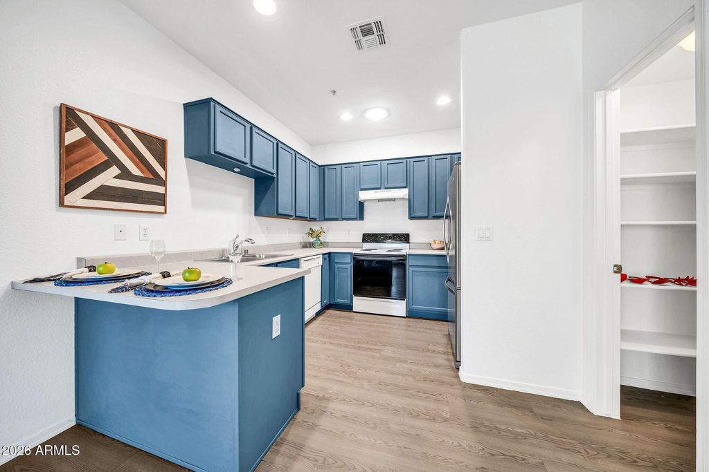 Image 2 of property listing at 8800 N 107th Avenue 52, Peoria, AZ 85345