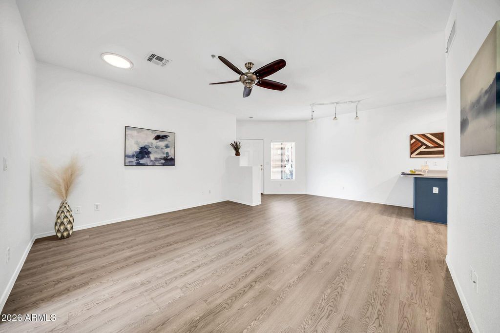 Image 8 of property listing at 8800 N 107th Avenue 52, Peoria, AZ 85345