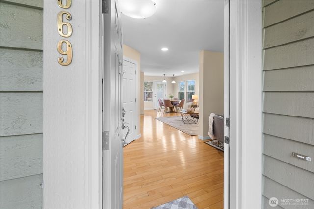 22669 Fern Reach Circle NE, Redmond, WA 98053