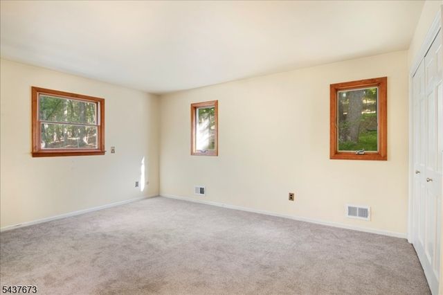 15 Burrell Rd, Tewksbury Twp., NJ 08833
