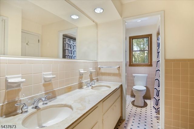 15 Burrell Rd, Tewksbury Twp., NJ 08833