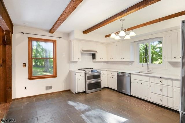 15 Burrell Rd, Tewksbury Twp., NJ 08833