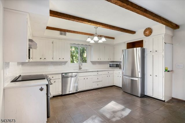 15 Burrell Rd, Tewksbury Twp., NJ 08833