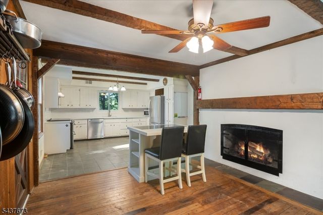 15 Burrell Rd, Tewksbury Twp., NJ 08833