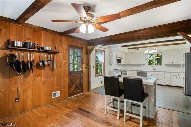 15 Burrell Rd, Tewksbury Twp., NJ 08833