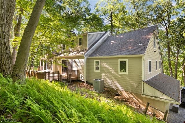 15 Burrell Rd, Tewksbury Twp., NJ 08833