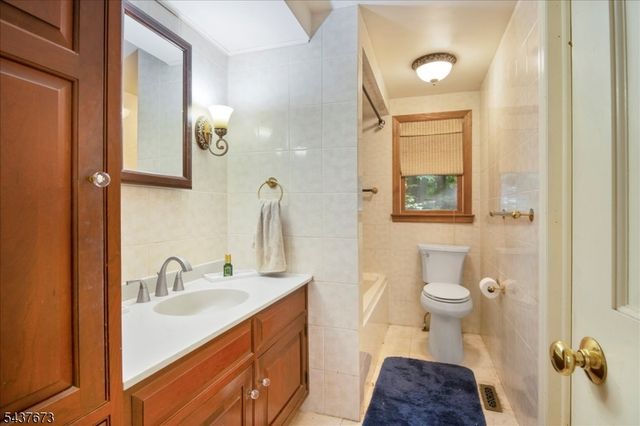 15 Burrell Rd, Tewksbury Twp., NJ 08833