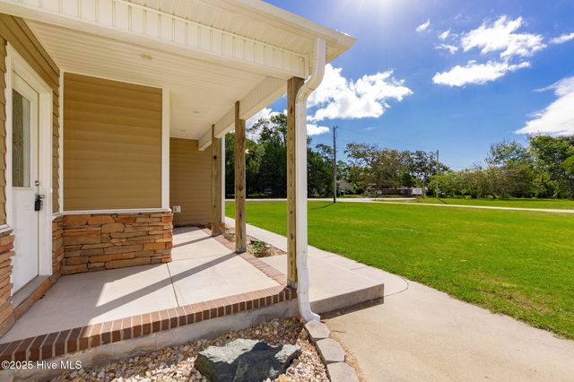 106 Barbour Drive, Newport, NC 28570