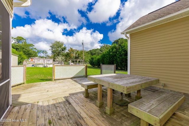 106 Barbour Drive, Newport, NC 28570