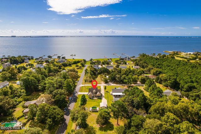 106 Barbour Drive, Newport, NC 28570