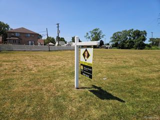 7029 Orchard Avenue, Dearborn, MI 48126