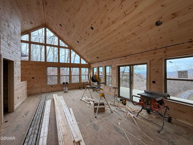 613 Sunset Lane, Gatlinburg, TN 37738