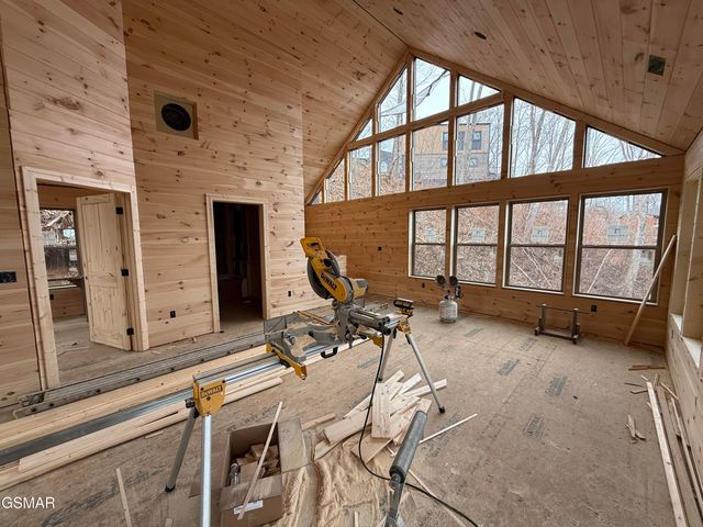 613 Sunset Lane, Gatlinburg, TN 37738