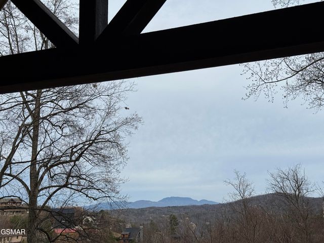 613 Sunset Lane, Gatlinburg, TN 37738