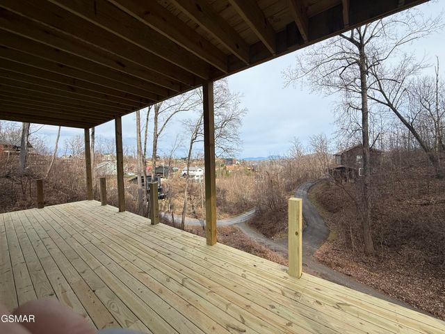 613 Sunset Lane, Gatlinburg, TN 37738