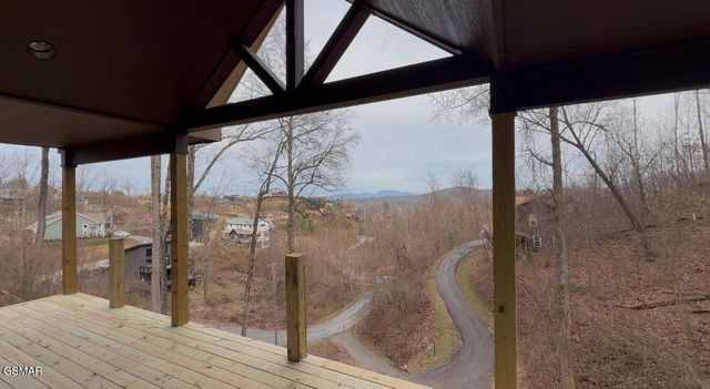 613 Sunset Lane, Gatlinburg, TN 37738