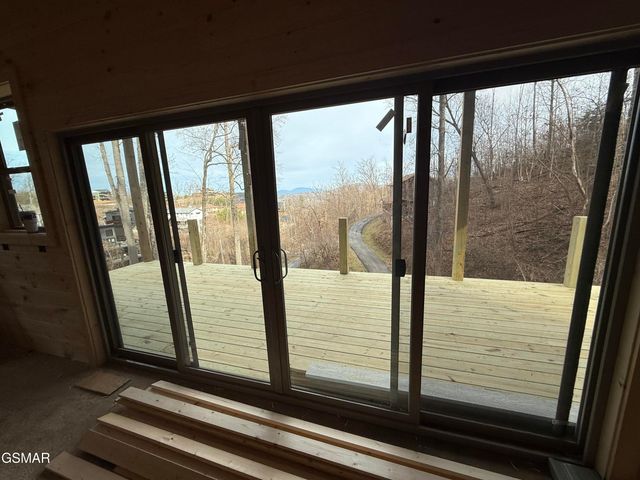 613 Sunset Lane, Gatlinburg, TN 37738