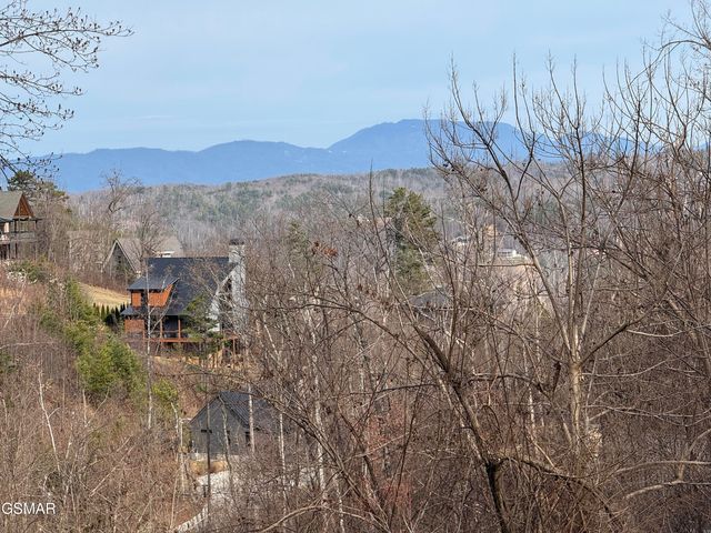 613 Sunset Lane, Gatlinburg, TN 37738