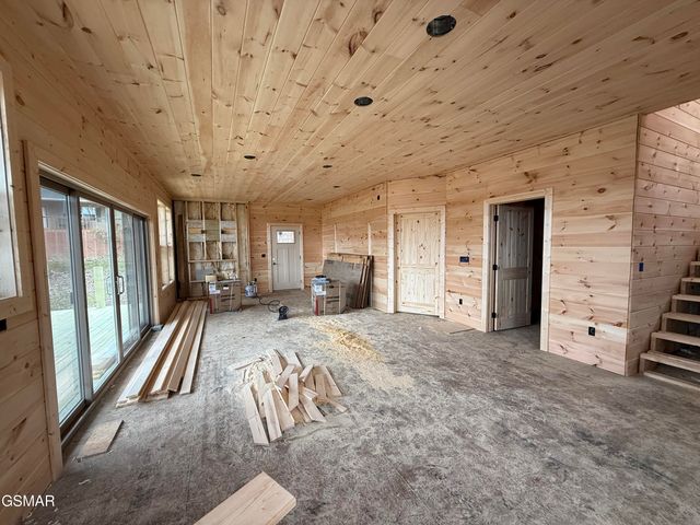 613 Sunset Lane, Gatlinburg, TN 37738