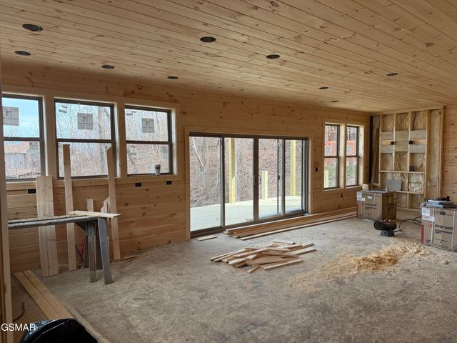 613 Sunset Lane, Gatlinburg, TN 37738