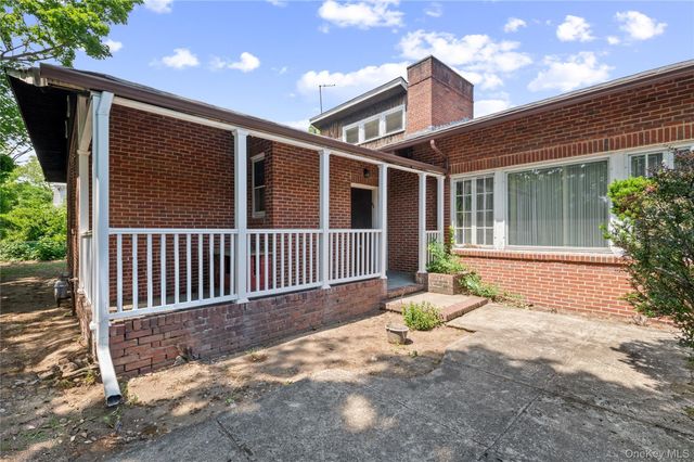 1026 W Broadway, Woodmere, NY 11598