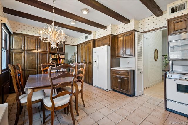 1026 W Broadway, Woodmere, NY 11598