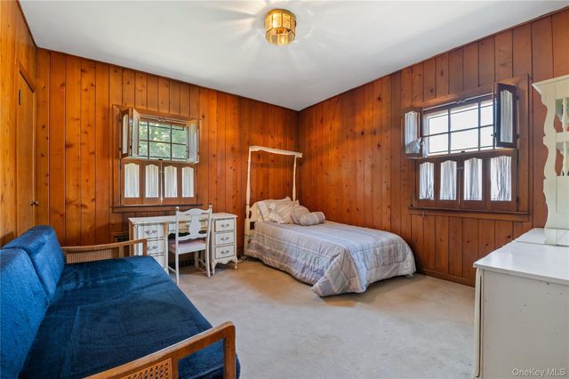 1026 W Broadway, Woodmere, NY 11598