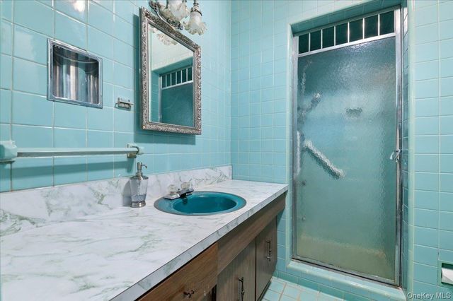1026 W Broadway, Woodmere, NY 11598