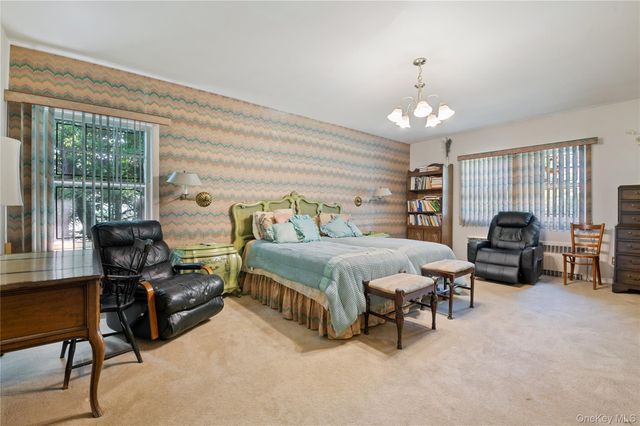 1026 W Broadway, Woodmere, NY 11598
