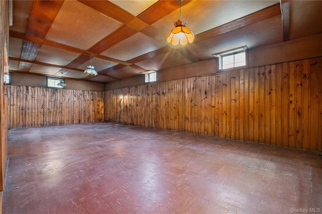 1026 W Broadway, Woodmere, NY 11598