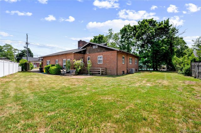 1026 W Broadway, Woodmere, NY 11598