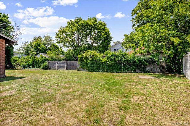 1026 W Broadway, Woodmere, NY 11598