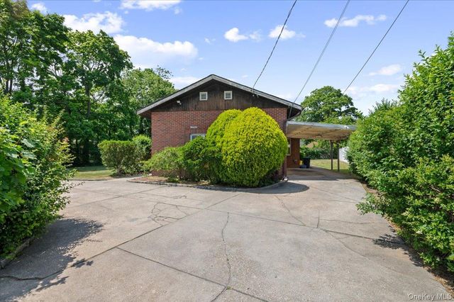 1026 W Broadway, Woodmere, NY 11598
