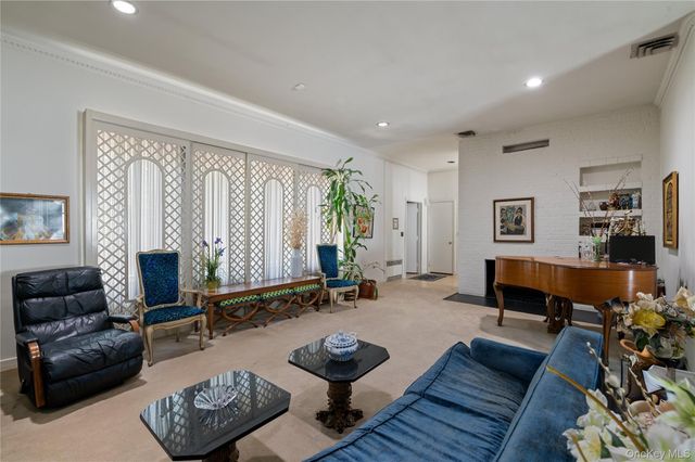 1026 W Broadway, Woodmere, NY 11598