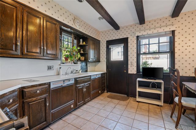 1026 W Broadway, Woodmere, NY 11598