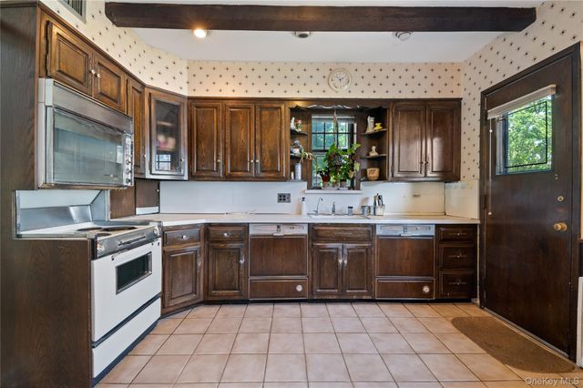 1026 W Broadway, Woodmere, NY 11598