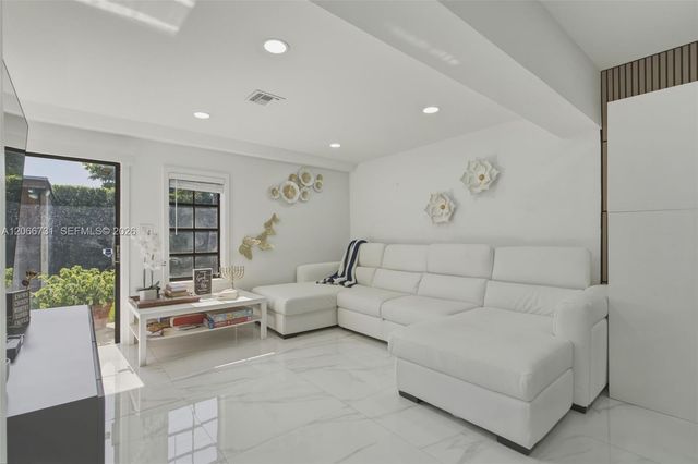 11621 NW 58th Place 0, Hialeah, FL 33012