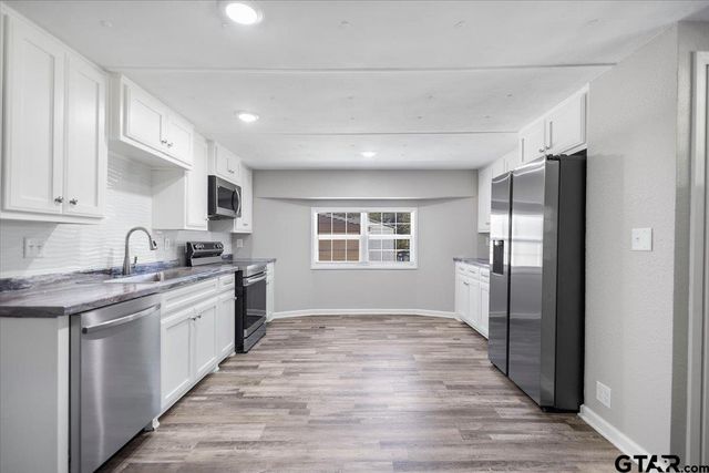 2375 Clinton Dr., Chandler, TX 75758