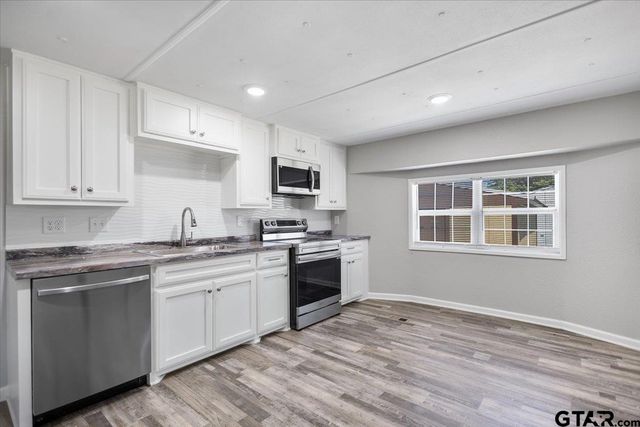 2375 Clinton Dr., Chandler, TX 75758