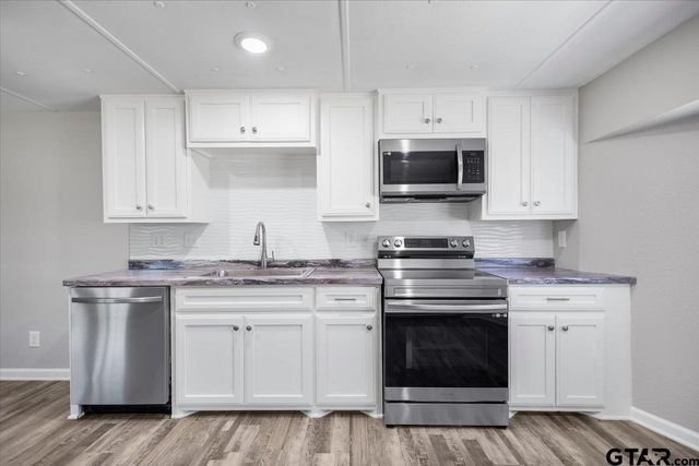 2375 Clinton Dr., Chandler, TX 75758