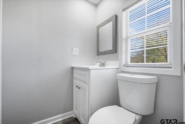 2375 Clinton Dr., Chandler, TX 75758