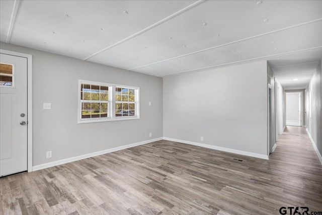 2375 Clinton Dr., Chandler, TX 75758