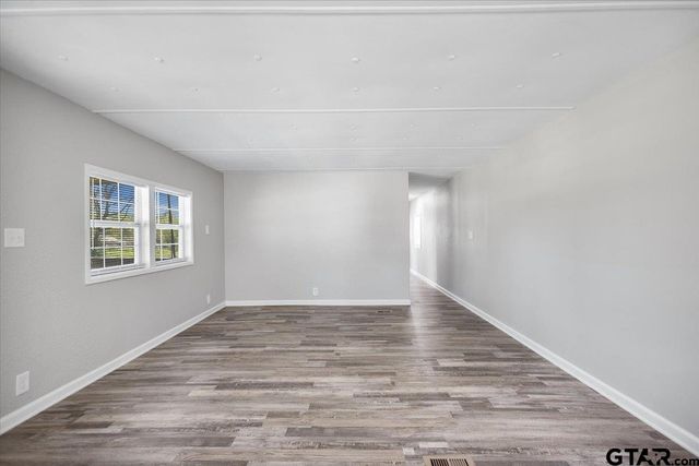 2375 Clinton Dr., Chandler, TX 75758