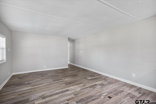 2375 Clinton Dr., Chandler, TX 75758