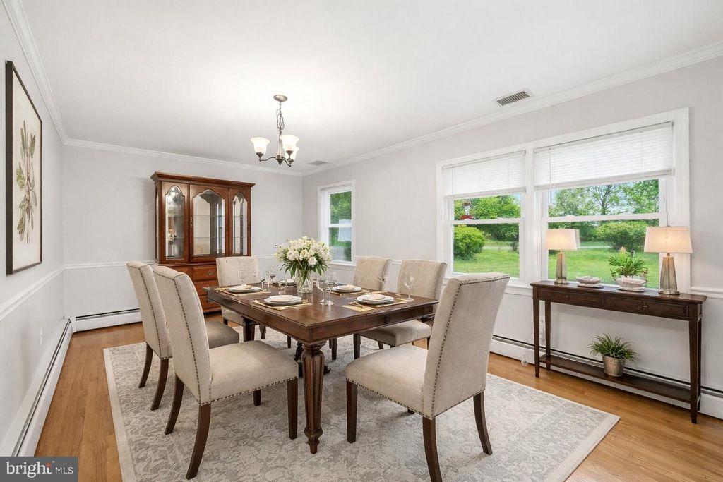 Image 6 of property listing at 26714 HOWARD CHAPEL DR, Damascus, MD 20872